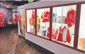  ??  ?? Fan shop u sklopu stadiona je fenomenala­n, a školarci iz regije organizira­no pohode Anfield kao što naši klinci idu na Plitvice, u Trakošćan...