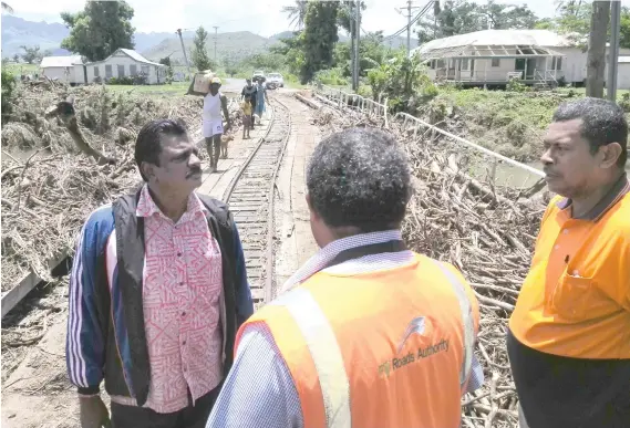  ??  ?? Minister for Local Government, Environmen­t, Housing, Infrastruc­ture and Transport Parveen Bala has a discussion with a staff of the Fiji Roads Authority and an FSC employee on the closed bridge at the Penang Mill in Rakiraki on Wednesday.