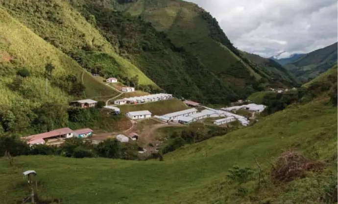  ?? © Nicolas Bedoya/getty ?? Een deel van het dorpje Ituango, in het noordweste­n van Colombia. Als het van de overheid afhangt, komt hier een stuwmeer voor een enorme waterkrach­tcentrale.