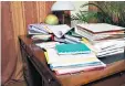  ??  ?? i Untidy home, untidy mind: The burden of clutter keeps us hemmed in and stuck