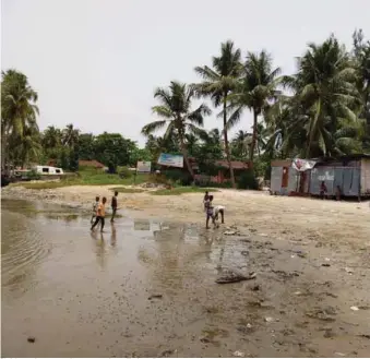  ??  ?? Children playing at the waterside in Tarkwa Bay