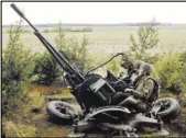  ?? The Associated Press ?? Belarusian soldiers aim their antiaircra­ft gun Thursday at a training ground in Belarus during war games with Russian soldiers.