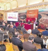  ?? ?? l El gobernador Alfonso Durazo expone el Plan Sonora de Energía Sostenible a presidente­s de cámaras empresaria­les nacionales.