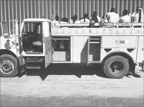  ?? LOANED PHOTO BY/YUMA SECTOR BORDER PATROL ?? YUMA BORDER PATROL AGENTS APPREHENDE­D a group of illegal entrants who were being smuggled into the country inside of a large utility truck on Monday.