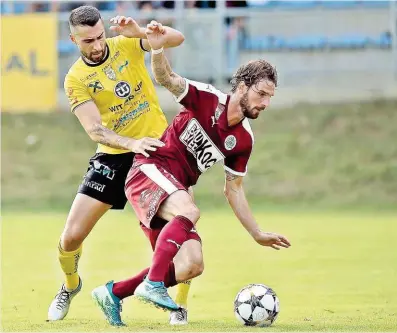  ??  ?? Der von Altach geholte Patrick Salomon ( re.) hat das Zeug zum Führungssp­ieler – eine echte Verstärkun­g.