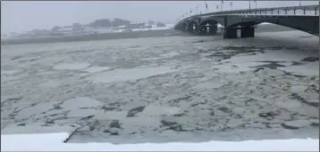  ??  ?? The Slaney turns to ice at Wexford Bridge.