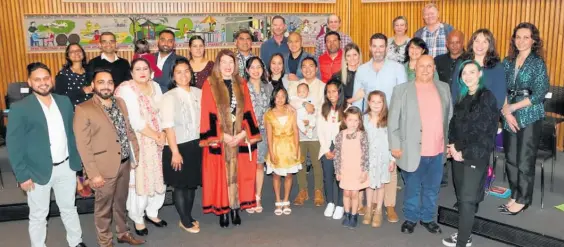  ?? Photo / Supplied ?? Hastings mayor Sandra Hazlehurst helps 30 Hastings residents celebrate their New Zealand citizenshi­p at a special ceremony in the Hastings District Council chambers.