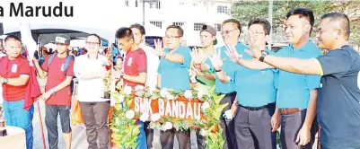  ??  ?? ANGKA lima simbol kejuaraan SMK Bandau.