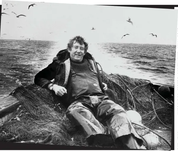  ?? ?? We shall fight on the seas: Austin Mitchell campaignin­g for fishermen in 1978