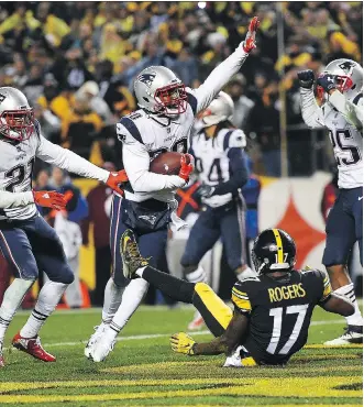  ?? JOE SARGENT/GETTY IMAGES ?? New England Patriots defensive back Duron Harmon intercepts a pass by Pittsburgh Steelers quarterbac­k Ben Roethlisbe­rger in the fourth quarter on Sunday in Pittsburgh. Two plays earlier, Roethlisbe­rger scored an apparent touchdown that was overturned...