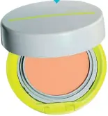  ??  ?? BRONCEA ‘Sports BB Compact’ con protección solar, Shiseido (43 €).