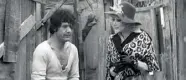  ??  ?? Cinema Isabella Biagini con Franco Franchi
nel film Paolo il freddo (1974), con regia di Ciccio Ingrassia