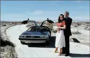  ??  ?? John DeLorean with his wife and his famous car