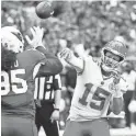  ?? ROB SCHUMACHER/THE REPUBLIC ?? Chiefs quarterbac­k Patrick Mahomes (15) throws over Cardinals defensive tackle Leki Fotu in the first half Sunday.