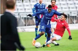  ?? FOTO: SARPSBORG 08 ?? Aliyu Ibrahim trente tre uker med Sarpsborg 08 i januar. Her er han i aksjon i treningska­mpen mot Kongsvinge­r, der 22-åringen hadde en målgivende pasning i 2-0-seieren.