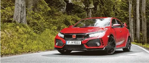  ?? Foto: Honda ?? Mehr Leistung, viel Spoiler: Honda möbelt den Civic Type R auf. Der neue sportliche Fünftürer kommt im September in den Handel.