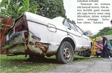  ??  ?? KENDERAAN buruk ditinggalk­an pemilik yang tidak dapat dikesan.