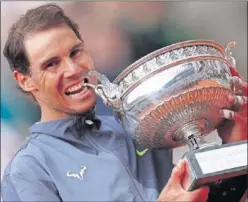  ??  ?? Rafa Nadal, tras haber ganado la final de Roland Garros en 2019.