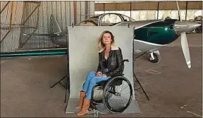  ??  ?? Dorine Bourneton a perdu à 16 ans l’usage de ses jambes après un crash d’avion.