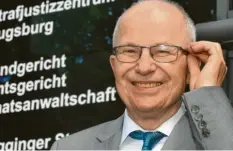  ?? Foto: Ulrich Wagner ?? Der Humor habe ihm dabei geholfen, manches leichter zu ertragen, sagt Herbert Veh. Er ist als Landgerich­tspräsiden­t jetzt in den Ruhestand gegangen.