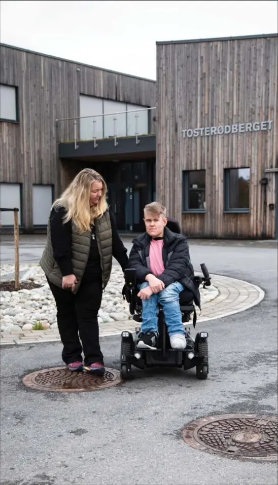  ?? Foto: Synne Søhoel Drageset ?? Ørjan Soli (17) har alltid gått på vanlig skole med elever uten funksjonsh­emninger.