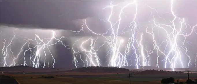  ?? PHOTO: GRANT ROLPH, SOUTH BRISBANE STORMS ??