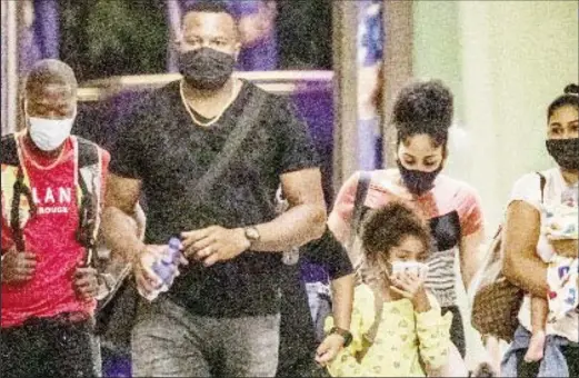  ??  ?? Kieron Pollard (second from left) and his family arrive in Abu Dhabi along with Sherfane Rutherford (left). (Source Mumbai Indians Twitter feed)