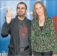  ?? FOTOS:AFP ?? McCartney y Nancy Shevell (izq.). Ringo Starr y su mujer, Barbara Bach, antes del show.