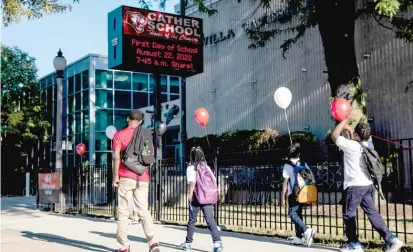  ?? ASHLEE REZIN/SUN-TIMES ?? Students arrive for the first day of school on Aug. 22 at Willa Cather Elementary School in East Garfield Park.