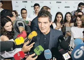  ?? PERE DURAN / NORD MEDIA ?? Antonio Banderas levantó un gran revuelo mediático ayer en Girona