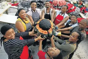  ?? Pictures: Thuli Dlamini ?? The team at the factory in Tongaat display the portable slow cooker they made as a wedding gift for Prince Harry and Meghan Markle.