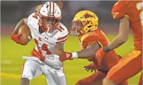  ?? PAUL W. GILLESPIE/CAPITAL GAZETTE ?? Archbishop Spalding’s Jordan Pennick looks for room to run in the second quarter Saturday against Calvert Hall.