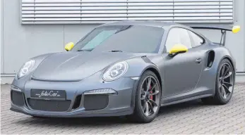  ?? FOTO: INTAX/DPA ?? Matte Farbtöne wie bei diesem Porsche 911 sind immer häufiger auf der Straße zu sehen. Oft erzeugen Autofolien diese Optik.
