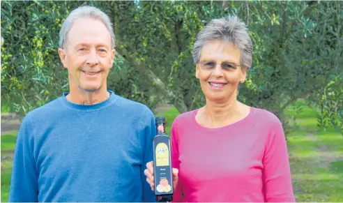  ?? Photo / Rosalie Willis ?? Kapiti Olive Oil owners David and Helen Walshaw with their award winning Picual blend.