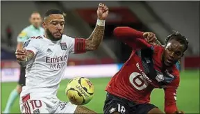  ??  ?? Le Lyonnais Depay (à g.) et le Lillois Sanches sont en pleine confiance.