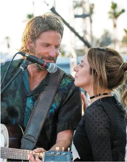  ?? PHOTO COURTOISIE NEAL PRESTON, WARNER BROS ?? Bradley Cooper et Lady Gaga dans une scène de A Star Is Born.