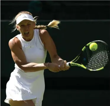  ?? FOTO: AP ?? Caroline Wozniacki uddelte et aeg til den amerikansk­e veteran Varvara Lepchenko.