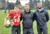  ??  ?? Emilien Mariotti, le coach Eric Verdun et le kiné Alexis Falip.