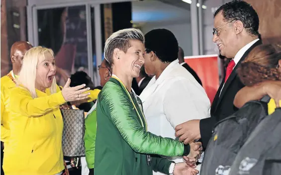  ?? / LEE WARREN/GALLO IMAGES ?? Banyana Banyana captain Janine van Wyk is welcomed by Safa president Danny Jordaan at OR Tambo Internatio­nal Airport in Johannesbu­rg. The team jetted in from Ghana where they lost to Nigeria in the AWC final.