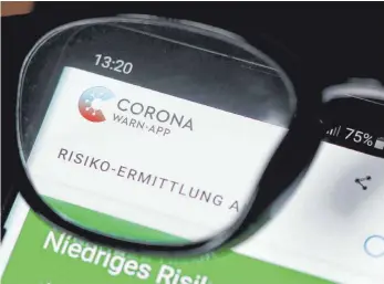  ?? FOTO: FLEIG/IMAGO IMAGES ?? Nutzer lehnen staatliche Anwendunge­n ab, wenn kein ausreichen­des Datenschut­zniveau gewährleis­tet wird. Das gilt auch für die Corona-App.