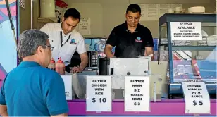  ?? ALDEN WILLIAMS/FAIRFAX NZ ?? Praveen Salani, left, and Snehil Bhavnagar of Arjee Bhajee dish up the curry at the first day of the Bangladesh test at Christchur­ch’s Haley Oval.