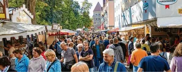  ?? Foto: Peter Fastl ?? Schönes Wetter und tolle Kulisse: Die Herbstdult steht hoch im Kurs. Das Foto entstand am vergangene­n Sonntag.