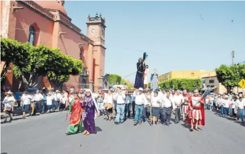  ?? / ARCHIVO ?? En el centro de la ciudad se ha acostumbra­do la representa­ción del Vía crucis con imágenes religiosas