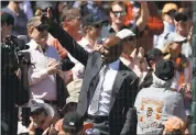  ?? NHAT V. MEYER — STAFF ARCHIVES ?? Former Giants slugger Barry Bonds gives a thumbs up to the crowd at AT&T Park after he was announced during a game against the Arizona Diamondbac­ks last season.