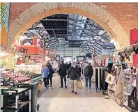  ??  ?? In der St. Lawrence Markthalle im östlichen Teil der Innenstadt findet jedes Jahr das Eiswein-Festival statt.