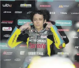  ?? ALEJANDRO CERESUELA ?? El italiano Valentino Rossi (Yamaha), en su nuevo boxe en Losail (Catar).