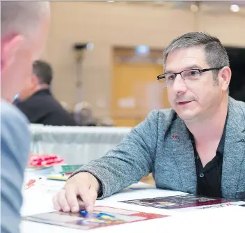  ?? MICHAEL BELL ?? Robert Tebb, general manager of Xtended Hydraulics and Machine, pitches his company to Jason Rathgaber, a Mosaic Canada sourcing manager, during Aboriginal Business Match. The two-day event puts together agricultur­e and manufactur­ing operations with...