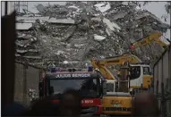  ?? (AP/Sunday Alamba) ?? Workers clear rubble around the 21-story apartment building in Lagos, Nigeria, that collapsed Tuesday while under constructi­on.