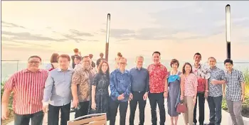  ?? ?? Chu (sixth right), Small and Medium-sized Entreprene­urs Sabah (SME Sabah) president Prof Datuk Foo Ngee Kee (sixth left) and others in a photo at the rooftop garden overlookin­g Kota Kinabalu city.