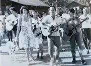  ?? Laura Turbow 1991 ?? Ken Kramarz leads the Shabbat Stroll in 1991. At left is his wife, Felicia, with their son Jake.